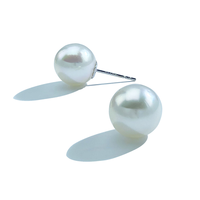 VOTUM Cultured White Pearl Earring Stud