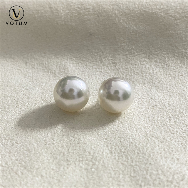VOTUM Cultured White Pearl Earring Stud