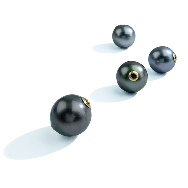 18K Gold Tahitian Black Pearl Pendant