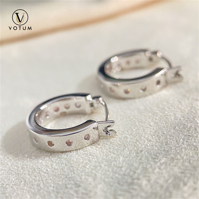 VOTUM Natural Straberry Quartz Stone Hoop Earring