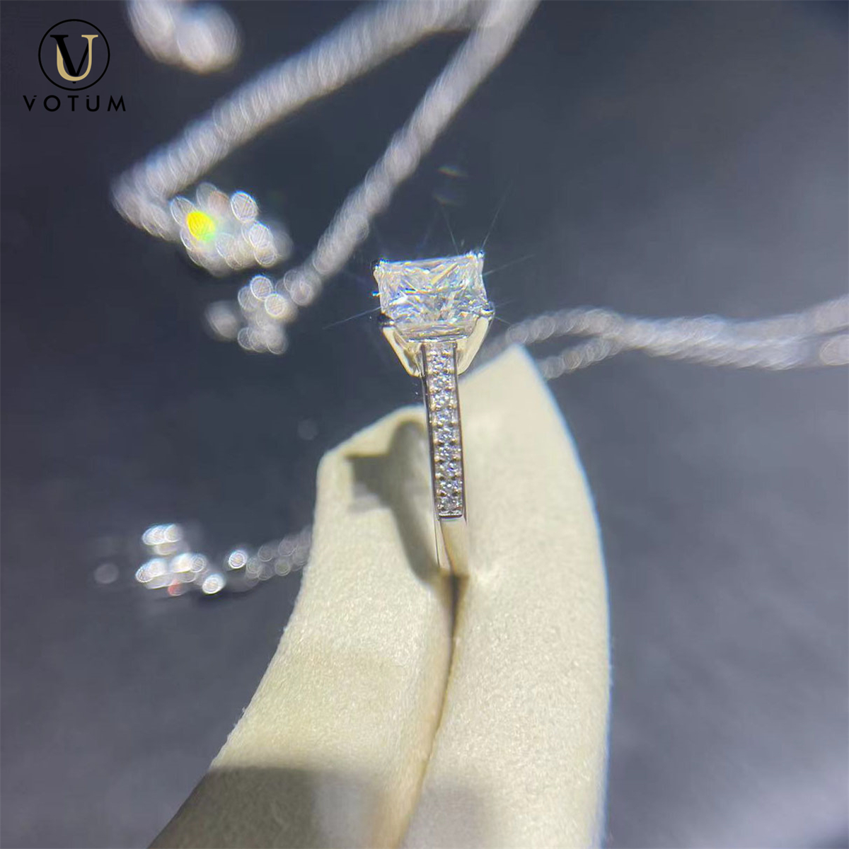 Votum Wholesale Princess Square Cut Gra Moissanite Sparking Engagement Ring with 925 Silver Fashion 18K Gold Plated Wedding Fine Jewelry Jewellery Accessories