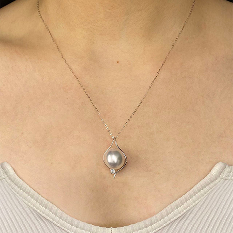 11-12mm Cultured White Pearl Charm Pendant with Natural Sapphire Stone